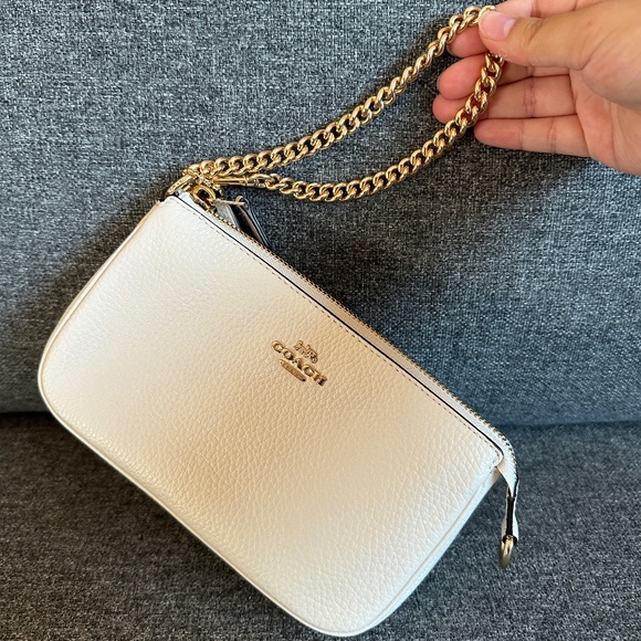 NWT! RARE! Coach Women's Large Chalk Wristlet 19 In Pebble Leather F30258 Pouch - Picture 1 of 9